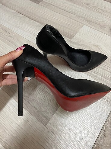 altı kırmızı siyah stiletto