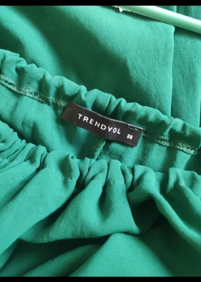 Zümrüt yeşili hamile elbisesi  - Görsel 3