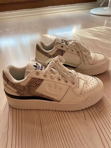 Adidas spor ayakkabı
