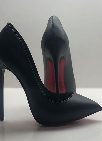 37 Beden Siyah deri stiletto
