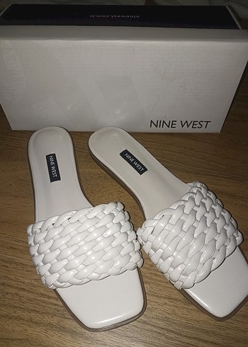 Nine West Beyaz Örgü Detaylı Kadın Terlik