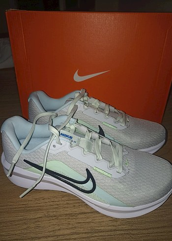 Nike Beyaz Gri Kadın Spor Ayakkabı