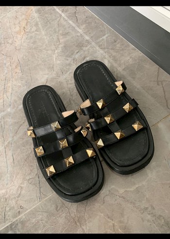Valentino Valentino model zımbalı terlik