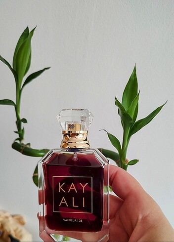 KAY ALI VANILLA | 28