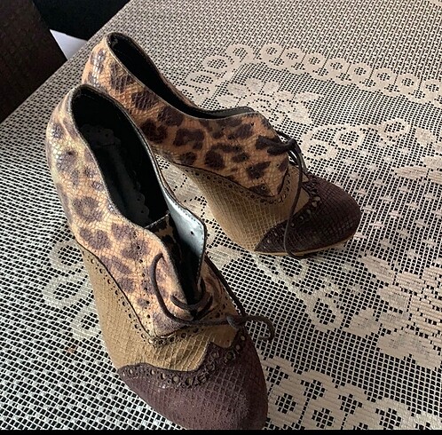 Leopar ayakkabı