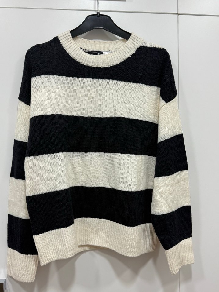 Kadın Siyah Beyaz Çizgili Örgü Kazak - Görsel 2