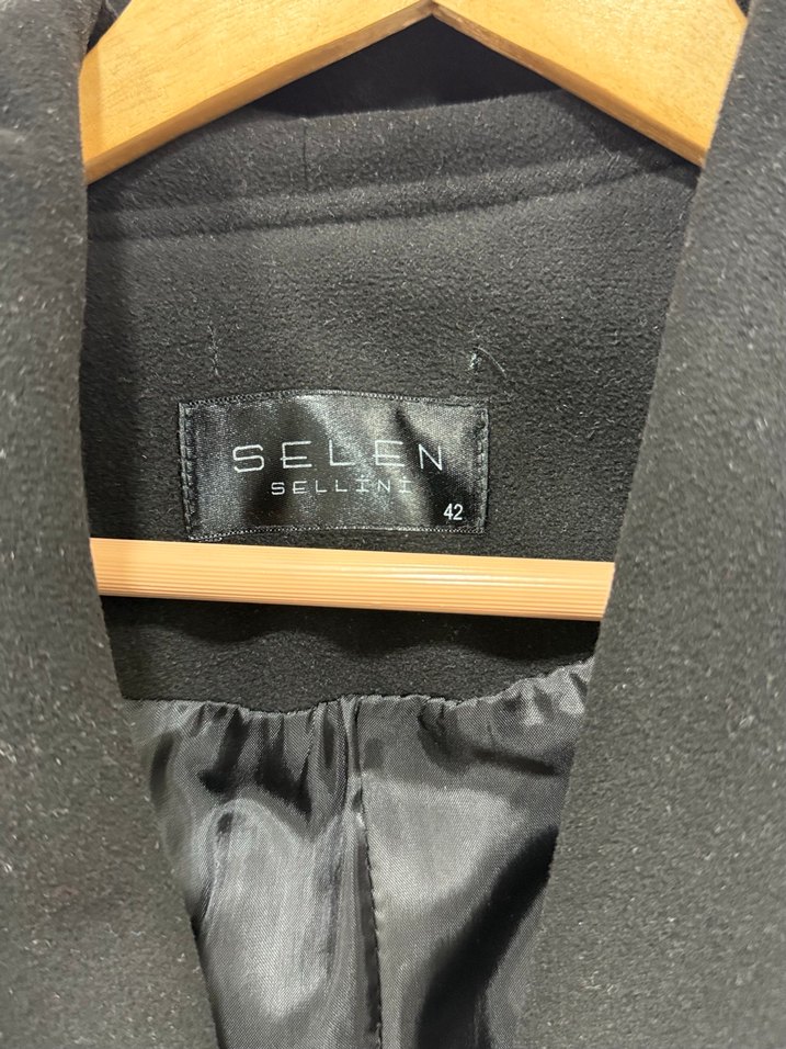 Siyah Kapüşonlu Kadın Kaban - Görsel 3