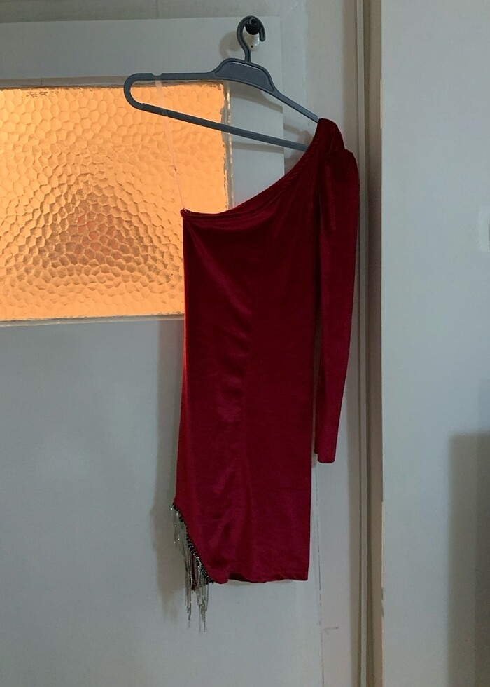 Kırmızı elbise - Görsel 2