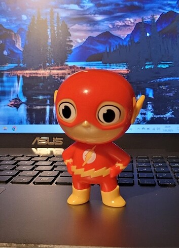 Flash supergirl figür