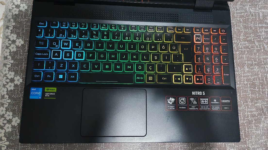 Acer Nitro RTX 4050 laptop - Görsel 2