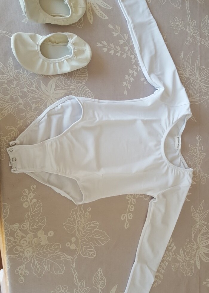 Çocuk jimnastik mayosu ve ayakkabısı  - Görsel 2