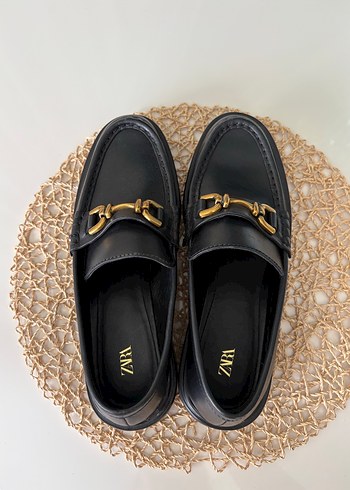 38 Beden Zara Altın Tokalı Siyah Deri Kadın Loafer