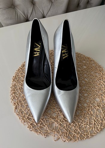 Zara Zara Gri Metal Sivri Burun Stiletto Topuklu Kadın Ayakkabı