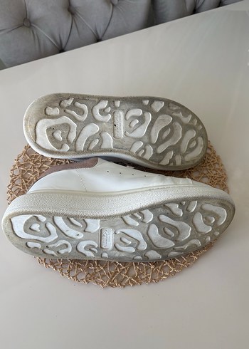 38 Beden beyaz Renk Alexander McQueen Beyaz Kadın Deri Sneaker