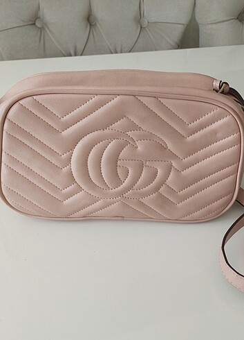  Beden Gucci crossbody deri çanta 