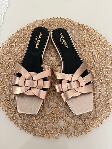 Yves Saint Laurent YVES Saint Laurent yeni terlik