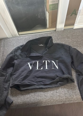 Siyah V Yaka Kadın Spor Tişörtü Velcro Detaylı - Görsel 2