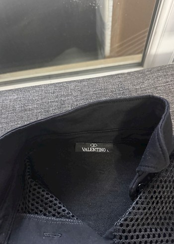 Siyah V Yaka Kadın Spor Tişörtü Velcro Detaylı - Görsel 3