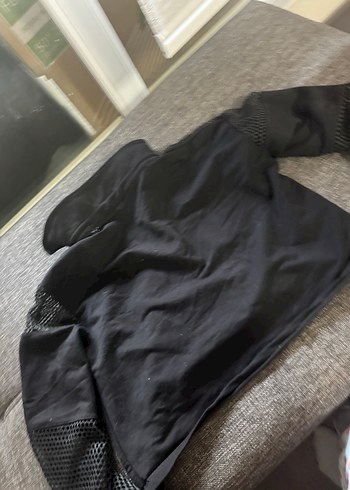 Siyah V Yaka Kadın Spor Tişörtü Velcro Detaylı - Görsel 4