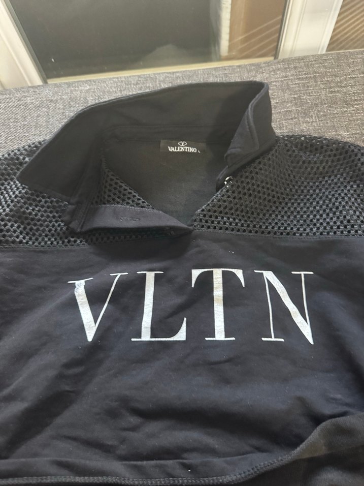 Siyah V Yaka Kadın Spor Tişörtü Velcro Detaylı - Görsel 5