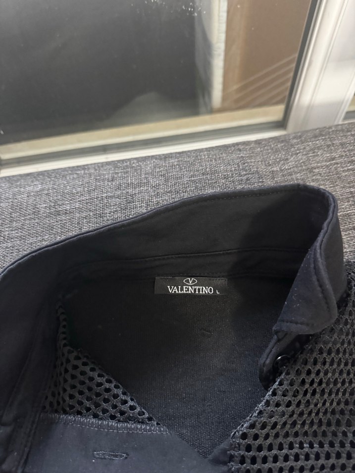 Siyah V Yaka Kadın Spor Tişörtü Velcro Detaylı - Görsel 3