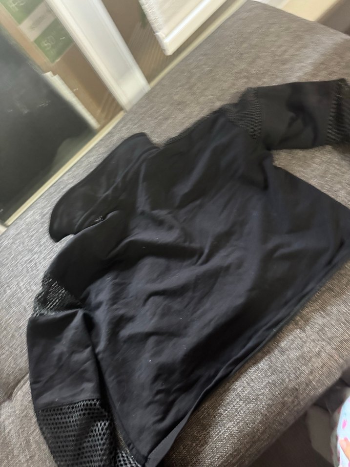 Siyah V Yaka Kadın Spor Tişörtü Velcro Detaylı - Görsel 4