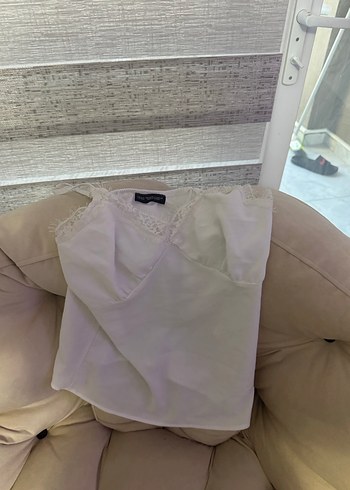 Dantel Detaylı Beyaz V Yakalı Kadın Atlet - Görsel 4