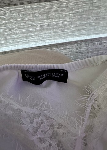 Dantel Detaylı Beyaz V Yakalı Kadın Atlet - Görsel 3