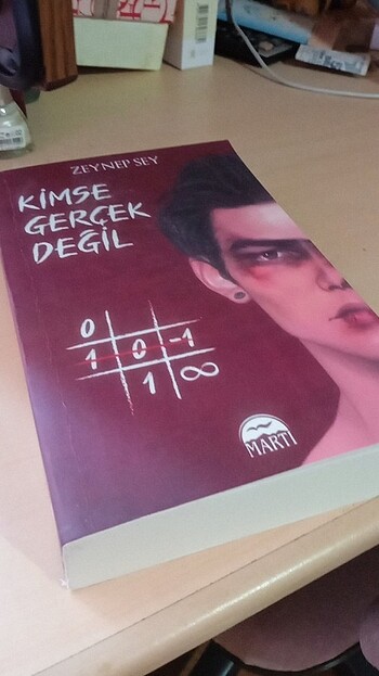 kimse gercek degil 