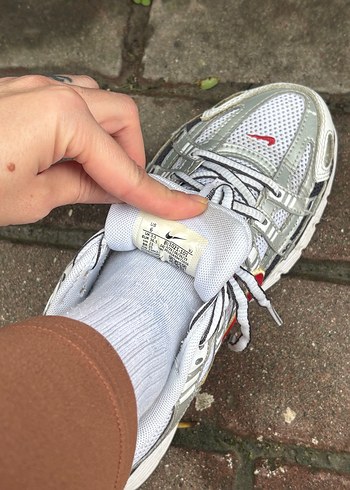 Nike Gri-Beyaz Bağcıklı Kadın Spor Ayakkabı Nike p6000