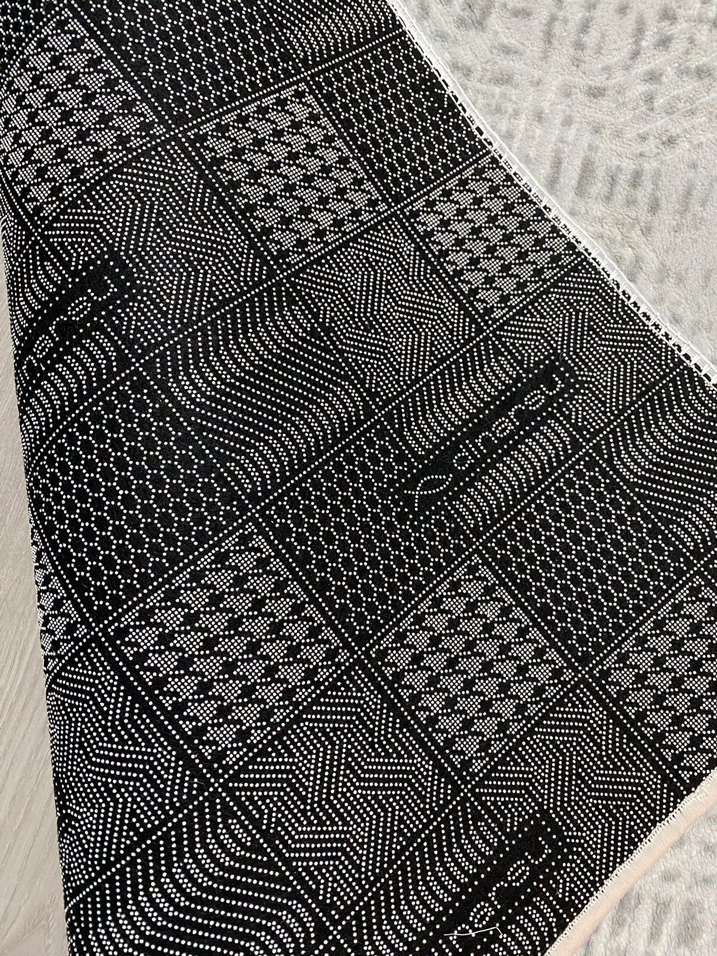 Gri Modern Desenli Halı - Görsel 3