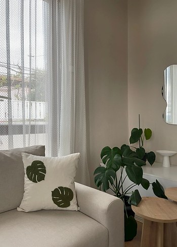 Beyaz Nakışlı Dekoratif Yastık - Görsel 2