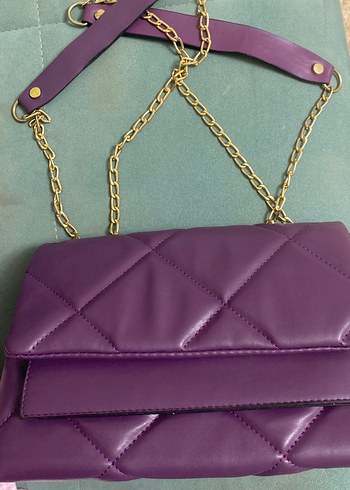 Zincir Detaylı Mor Çanta - Görsel 3