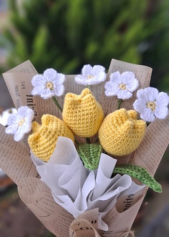 El Örgüsü Sarı Lale ve Beyaz Çiçek Buketi - Görsel 3