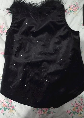 Kürk Detaylı Siyah Gotik Kadın Yelek - Görsel 3