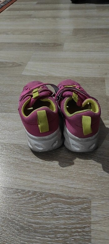 31 Beden Kız çocuk fuşya ışıklı spor ayakkabı 