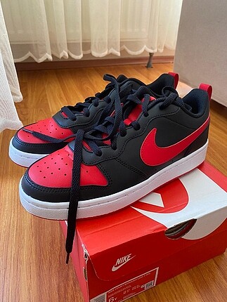 NIKE BOROUGH LOw