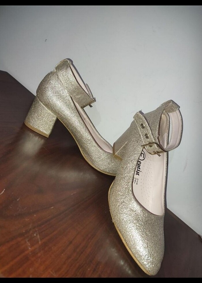 Gold rengi ayakkabı topuklu ayakkabı  - Görsel 3