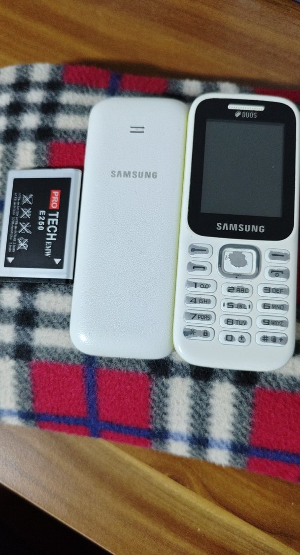 Beyaz Samsung Tuşlu Telefon - Görsel 5