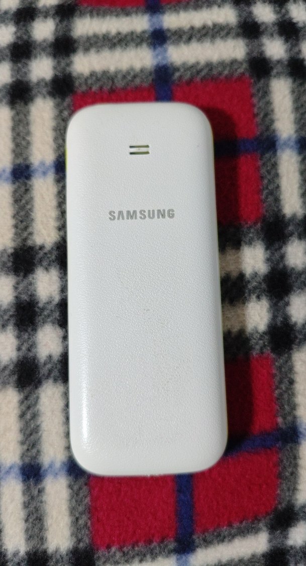 Beyaz Samsung Tuşlu Telefon - Görsel 2