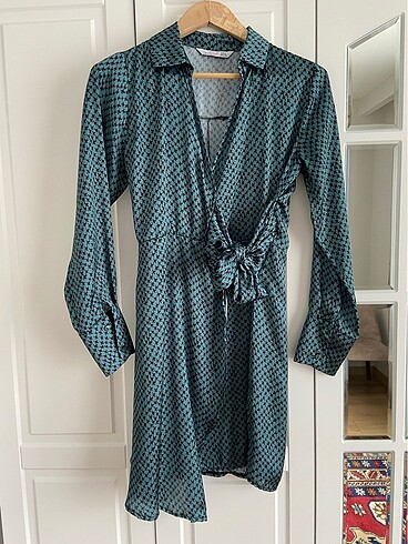 Zara Zara saten kruvaze elbise