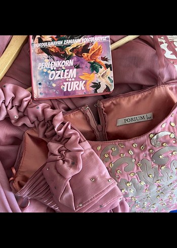 Pembe İşlemeli Uzun Drapeli Kadın Abiye - Görsel 5