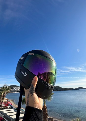 Parlak Siyah Camlı Motosiklet Kaskı - Görsel 7