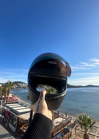 Parlak Siyah Camlı Motosiklet Kaskı - Görsel 2