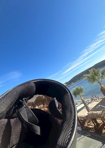 Parlak Siyah Camlı Motosiklet Kaskı - Görsel 4