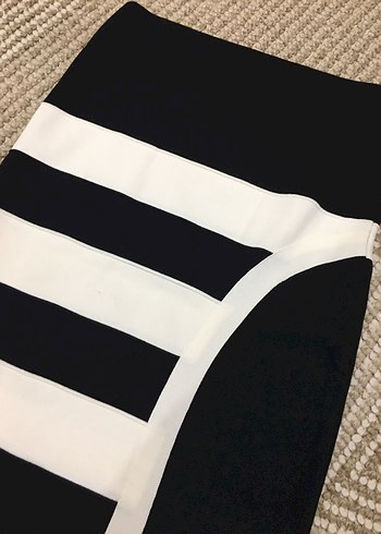 Çizgili Yırtmaçlı Siyah Uzun Etek - Görsel 2