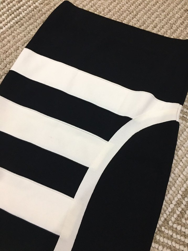 Çizgili Yırtmaçlı Siyah Uzun Etek - Görsel 2