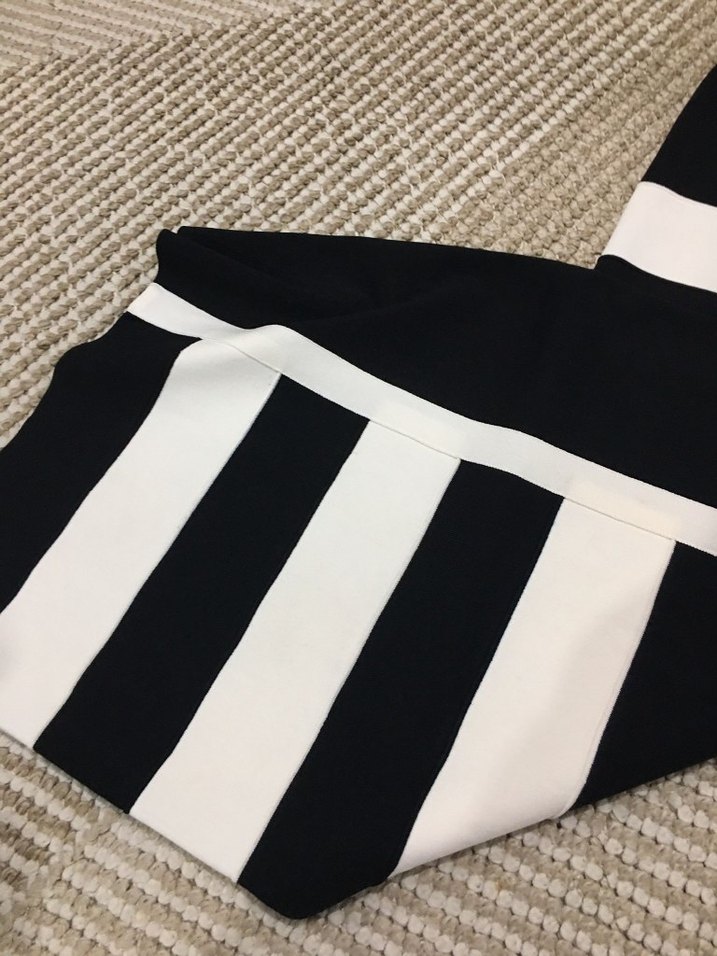 Çizgili Yırtmaçlı Siyah Uzun Etek - Görsel 3