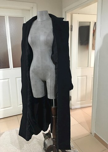 Uzun Siyah Kadın Düğmeli Kaban - Görsel 4