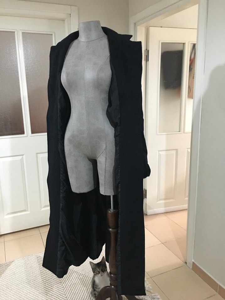 Uzun Siyah Kadın Düğmeli Kaban - Görsel 4